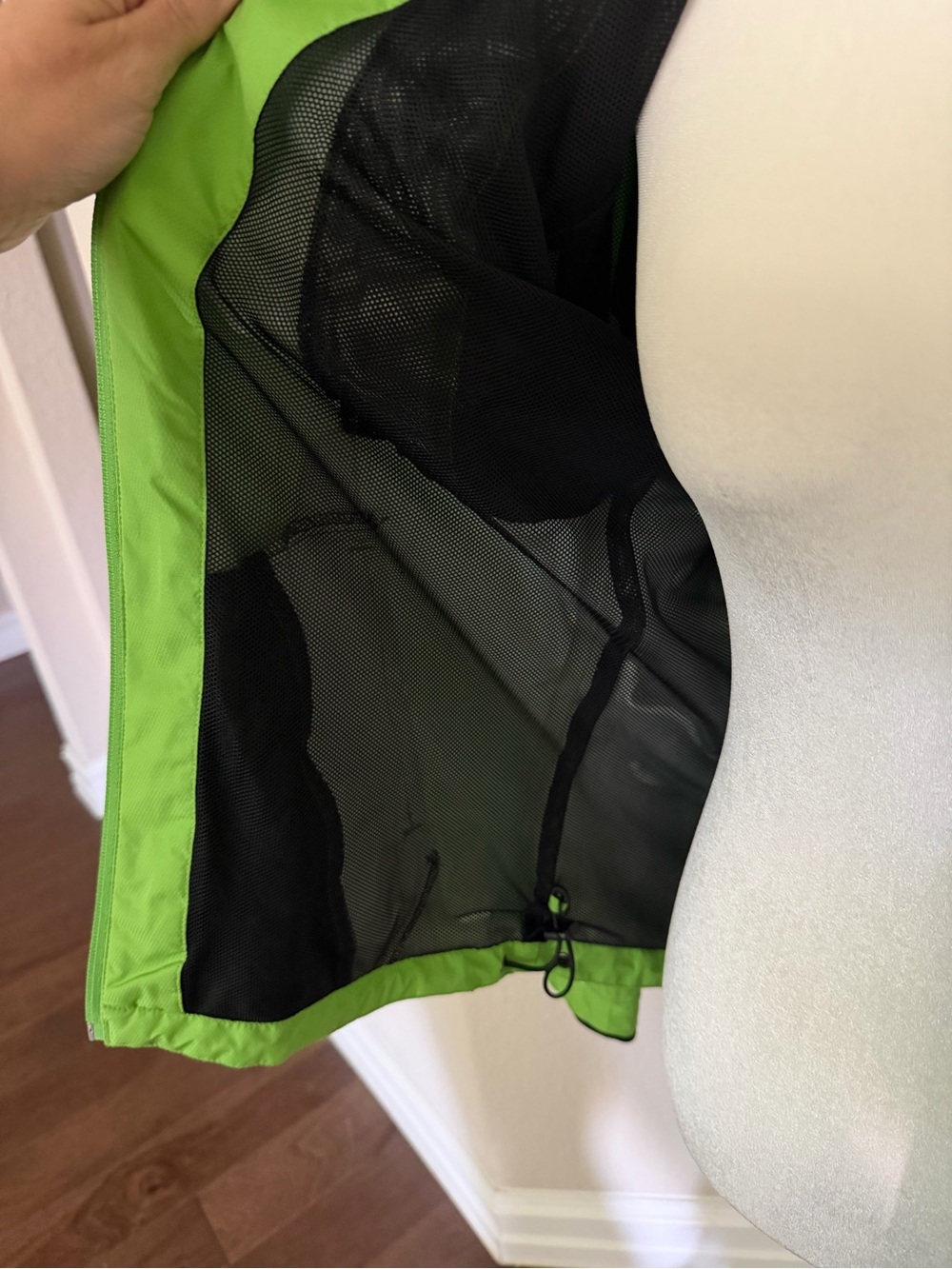 ASICS  Women's Green Running Jacket - Picture 6 of 7